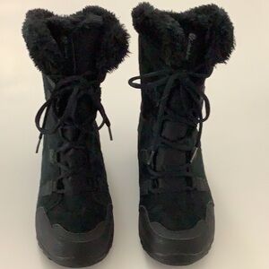Columbia Women's Black Fur-Lined Quilt Design Waterproof Black Winter Snow Boots